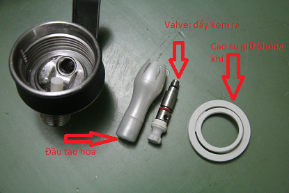 Description: http://www.cachphacafengon.com/kcfinder/upload/images/go-valve-ra-khoi-dau-binh-xit-kem.png