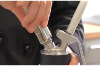 Cách sử dụng bình xịt kem tươi Whip It 16 Cách sử dụng bình xịt kem tươi Whip It 16